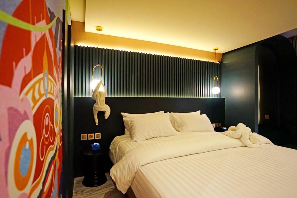 4 Monkeys Hotel Room Type - Deluxe Double Room