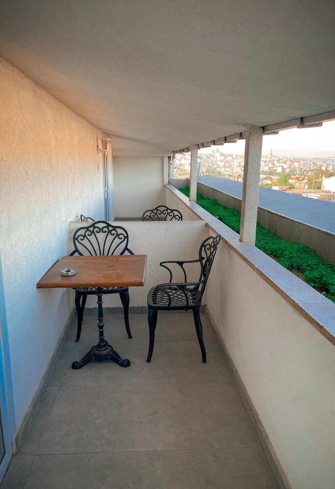 Farina Hotel By Cigno Room Type - Loft, 1 Queen Bed, Balcony, City View