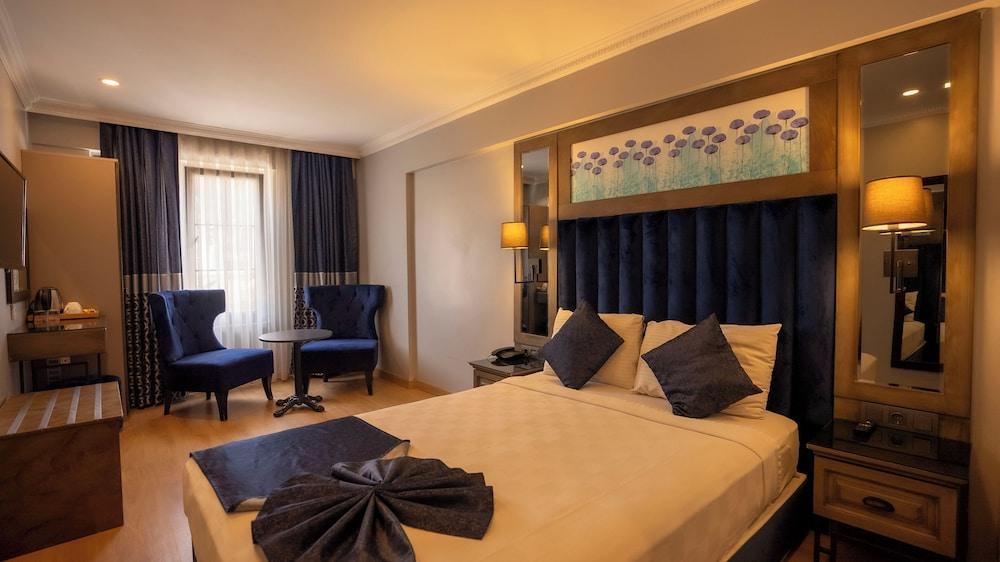 Farina Hotel By Cigno Room Type - Family Suite, Kitchenette, City View