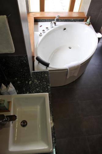 Naksel Boutique Hotel & Spa - Tap to explore photos