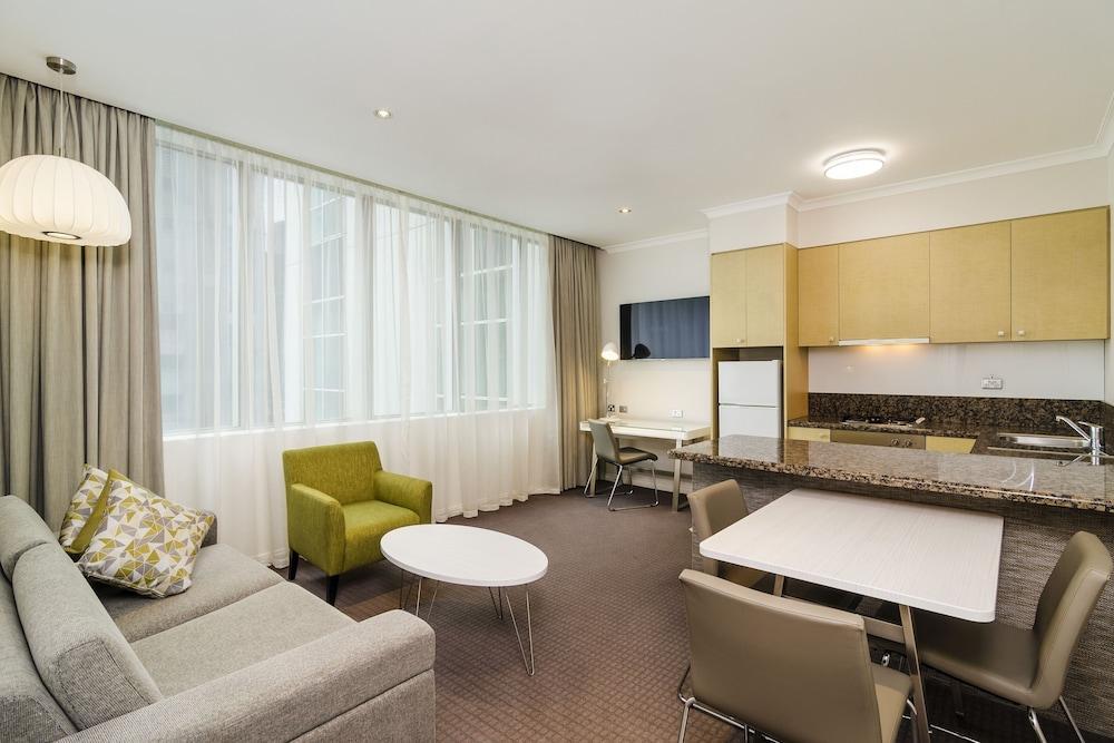Clarion Suites Gateway Room Type - One Bedroom Queen Suite