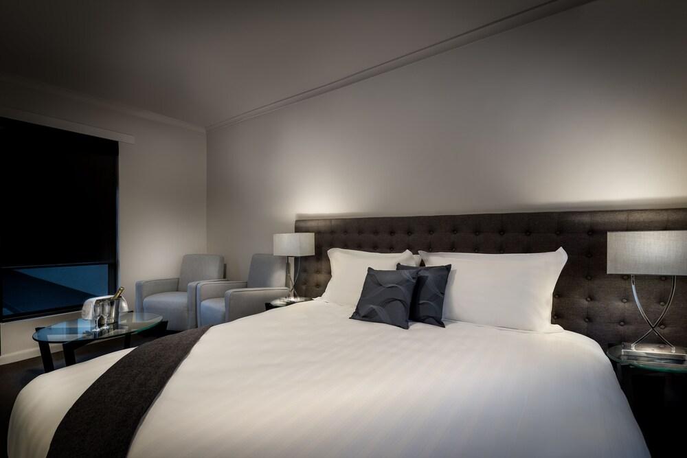 Crest on Park Room Type - Executive King Room