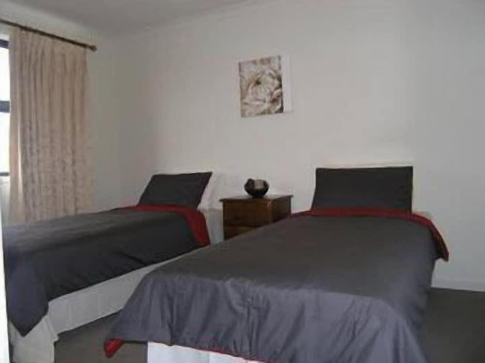 Insaa Serviced Apartments Dandenong - Tap to explore photos
