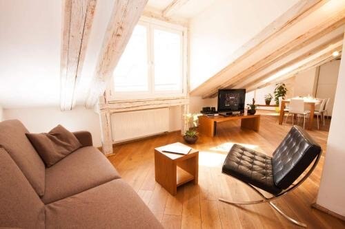 Kozna Loft - Tap to explore photos