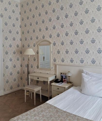 Hotel Rott - Tap to explore photos