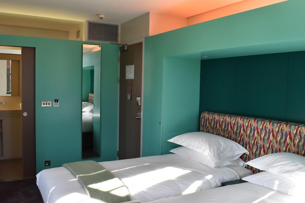 Marrable's Farringdon Hotel - Tap to explore photos