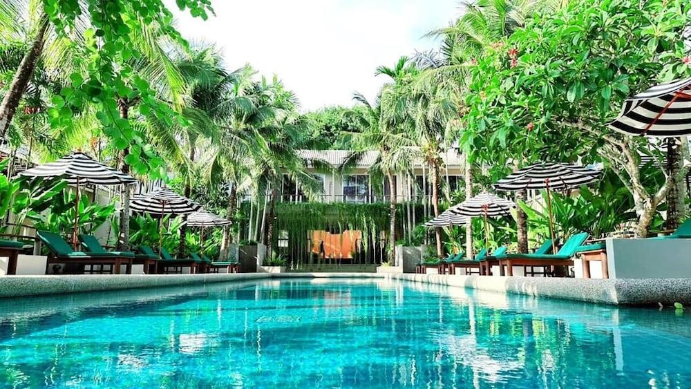 Signature Phuket Resort - Tap to explore photos
