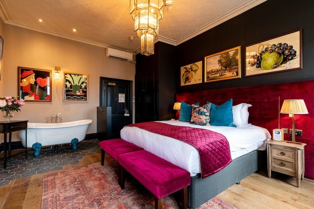 The Park Hotel Room Type - Suite, 1 Queen Bed