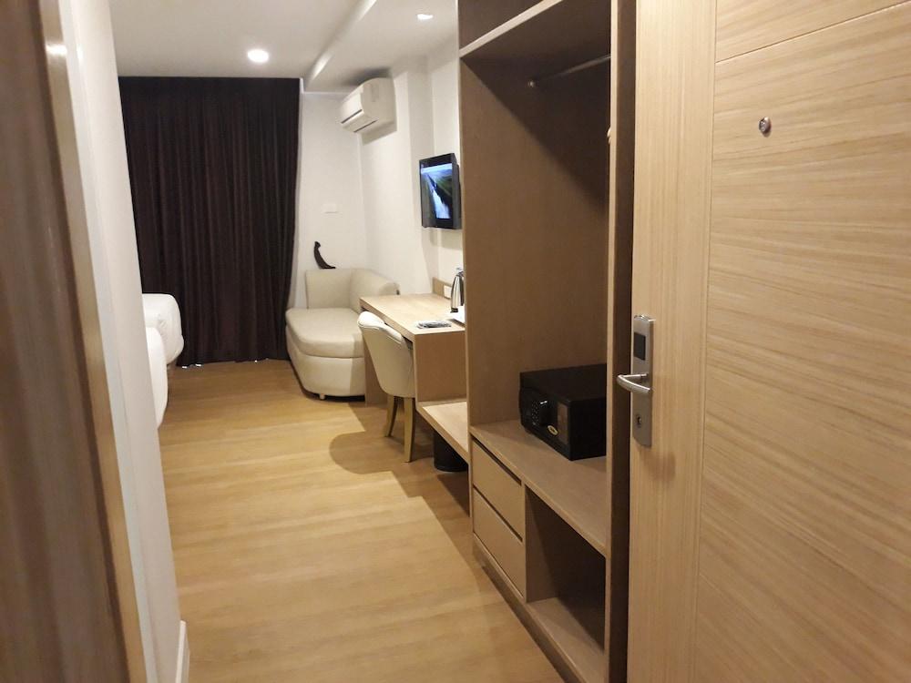 New Square Patong Hotel - Tap to explore photos