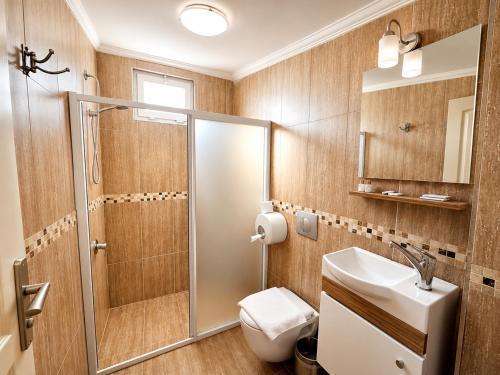 Hotel Buhara Family Inn Room Type - Deluxe Double Room with Sea View