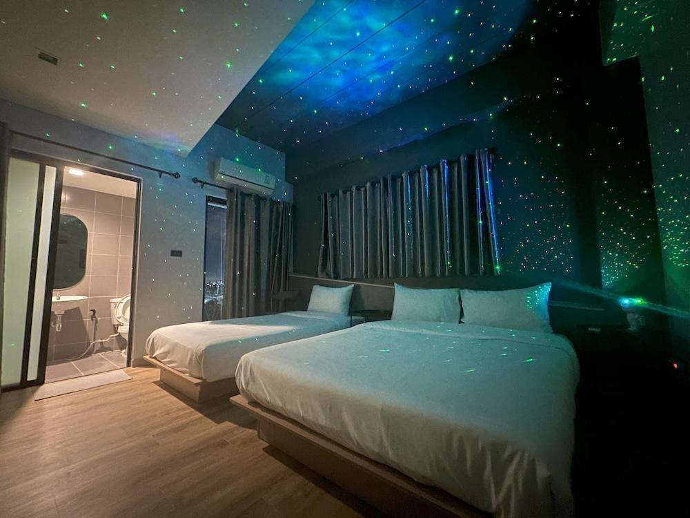 Bedroom at Suvarnabhumi Airport - Tap to explore photos