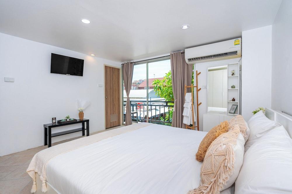 Kata Station Room Type - King Room with Balcony