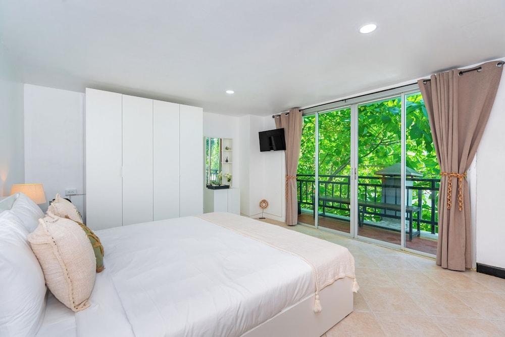 Kata Station Room Type - Premium Double Room