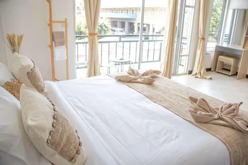 Kata Station Room Type - Deluxe Double Room with Bath