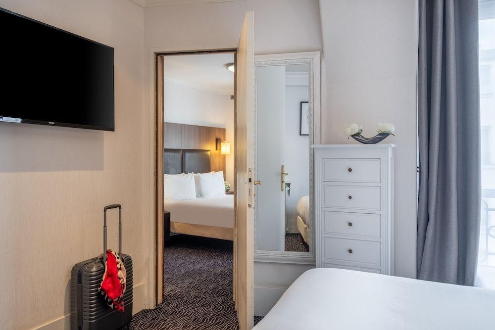 Hotel London Room Type - Family Quadruple Room, 2 Bedrooms, Non Smoking, Connecting Rooms Hotel London Room Type - Family Quadruple Room, 2 Bedrooms, Non Smoking, Connecting Rooms