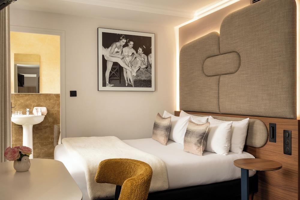 Hotel London Room Type - Family Quadruple Room, 2 Bedrooms, Non Smoking, Connecting Rooms