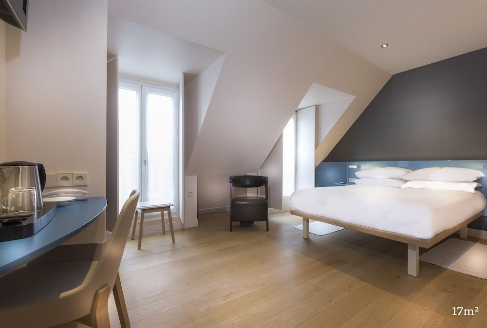 Hotel Andrea Room Type - Deluxe Double Room, Balcony, Executive Level (top floor)
