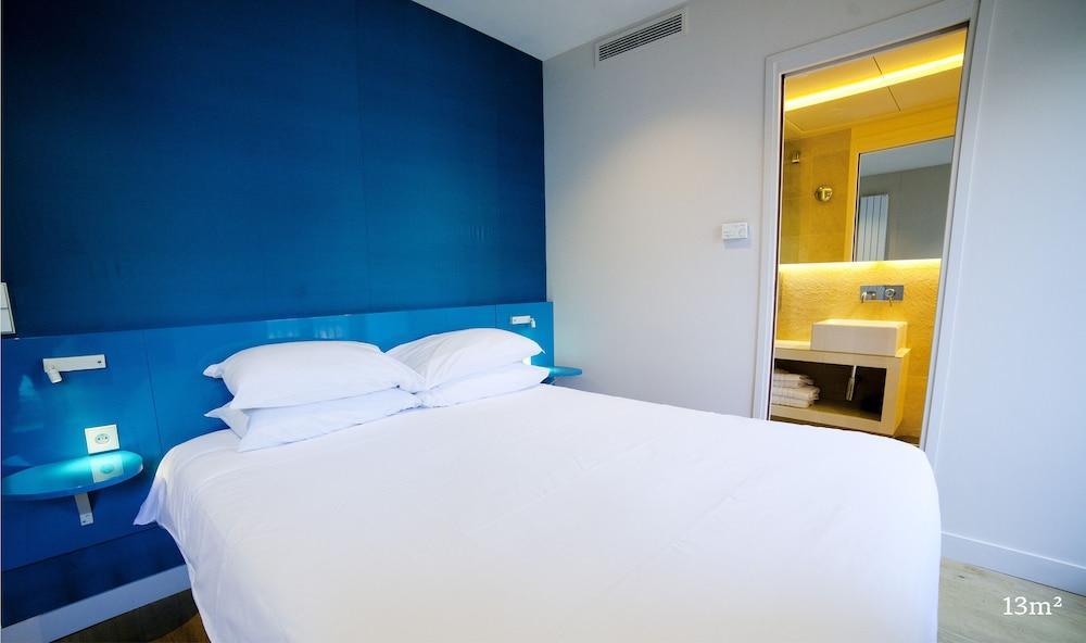 Hotel Andrea Room Type - Superior Double Room (street view)