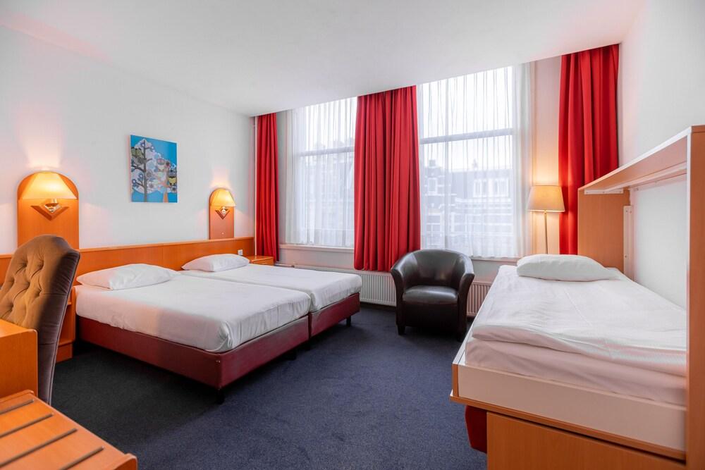 Owl Hotel Room Type - Triple Room, 3 Twin Beds