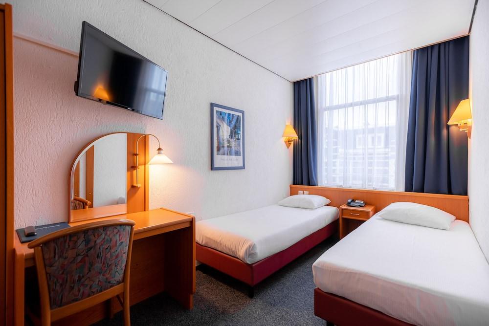 Owl Hotel Room Type - Basic Room, 2 Twin Beds (Small)