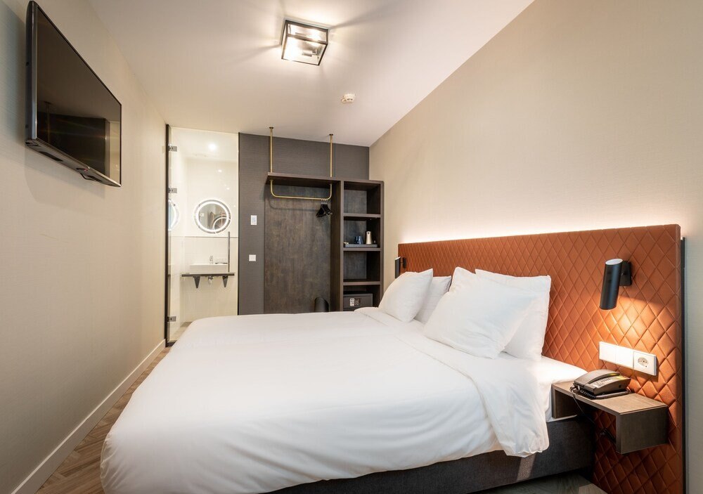 Hotel New Kit Room Type - Comfort Double or Twin Room (no window) Hotel New Kit Room Type - Comfort Double or Twin Room (no window)