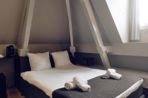 AmsterHome Hotel - Tap to explore photos