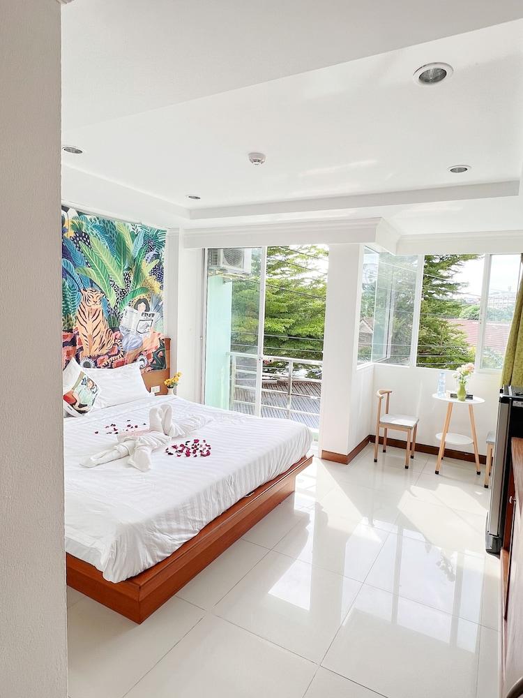Lanting House Phuket Room Type - Superior Double Room
