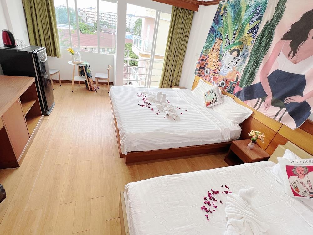 Lanting House Phuket Room Type - Superior Triple Room