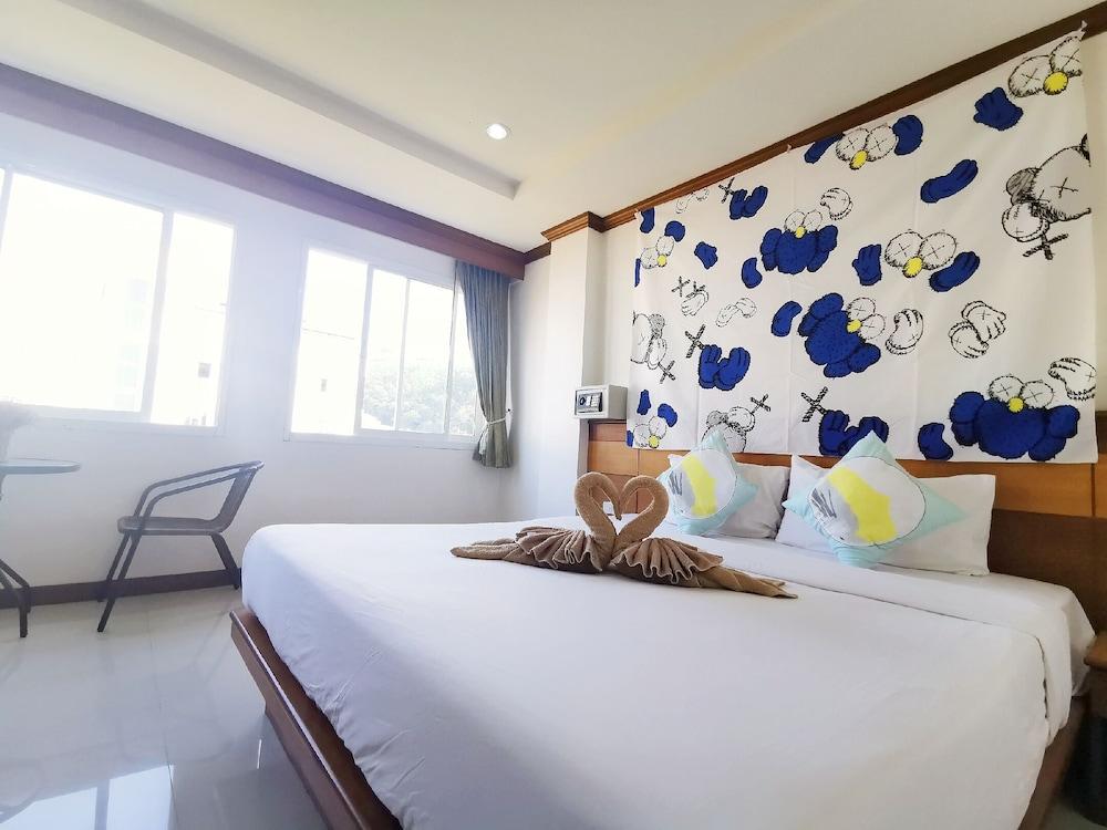 Lanting House Phuket - Tap to explore photos
