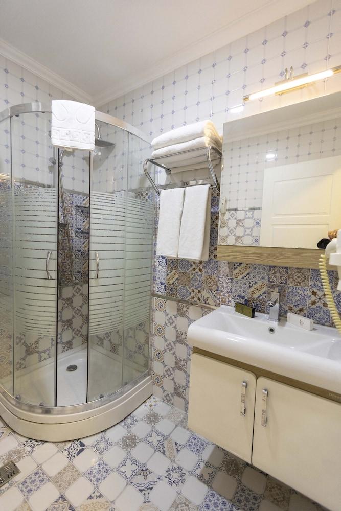 World Point Hotel Besyol Room Type - Standard Quadruple Room