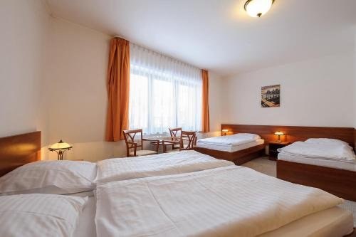 Alexis Room Type - Standard Quadruple Room