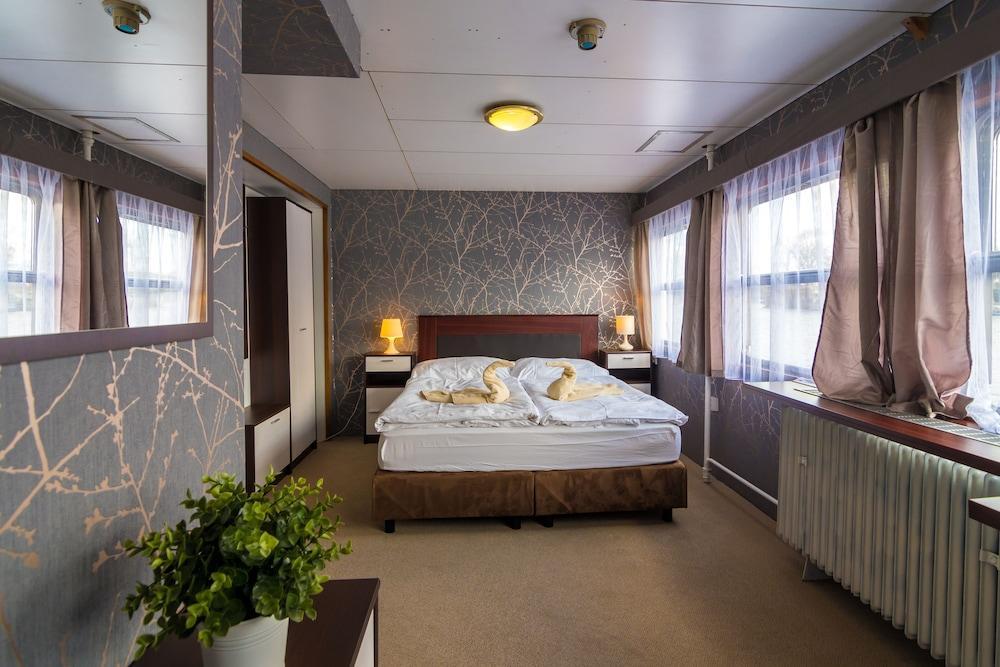 Botel Vodník Room Type - Standard Double Room, Refrigerator, River View