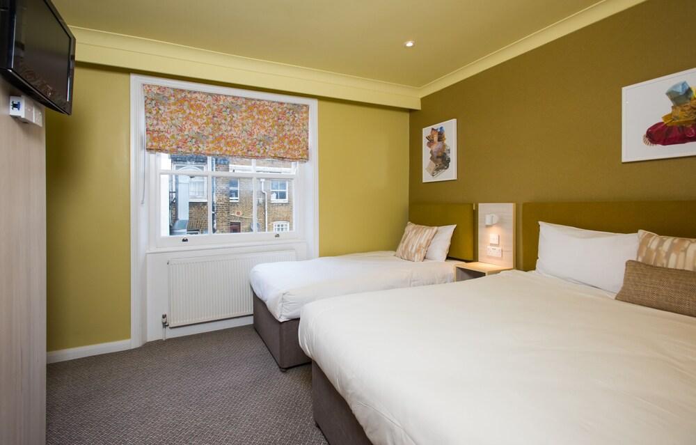Caring Hotel Room Type - Triple Room, Ensuite