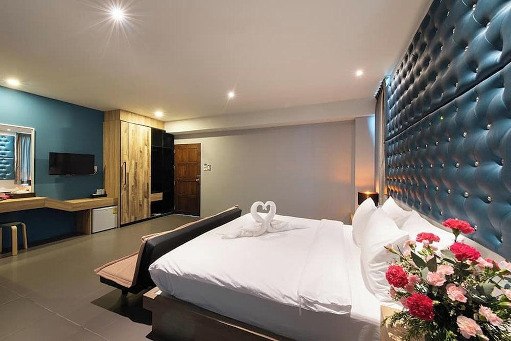 Yamin Seaview Hotel - Tap to explore photos