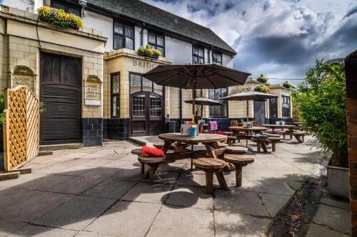 The Bridge Hotel Greenford - Tap to explore photos