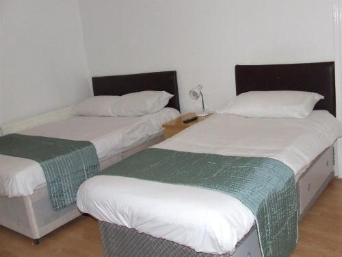 Cedars House Hotel Room Type - Double or Twin Room with Shared Bathroom Cedars House Hotel Room Type - Double or Twin Room with Shared Bathroom