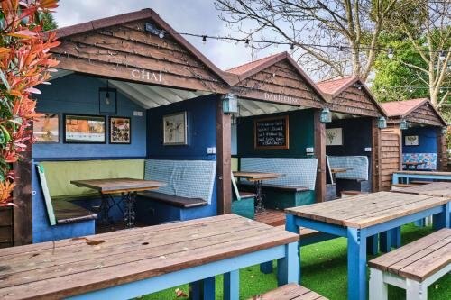 The Bulls Head Hotel - Tap to explore photos