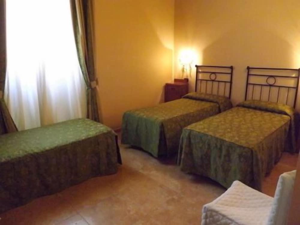 Il Postiglione Antica Posta dei Chigi Room Type - Classic Triple Room