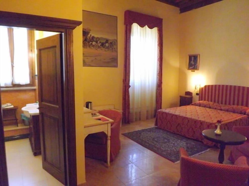 Il Postiglione Antica Posta dei Chigi Room Type - Deluxe Double Room