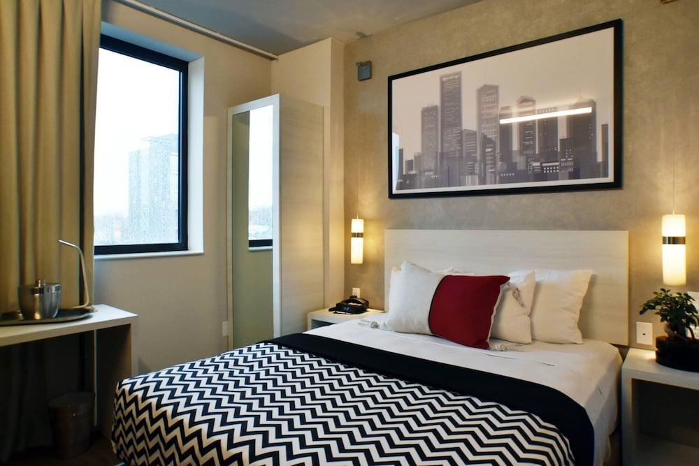 Insignia Hotel Brooklyn, an Ascend Collection Hotel - Tap to explore photos