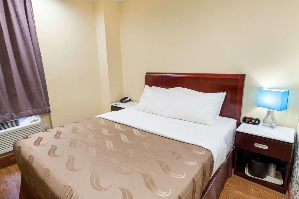 Quality Inn near Sunset Park Room Type - Room, 1 Queen Bed, Non Smoking