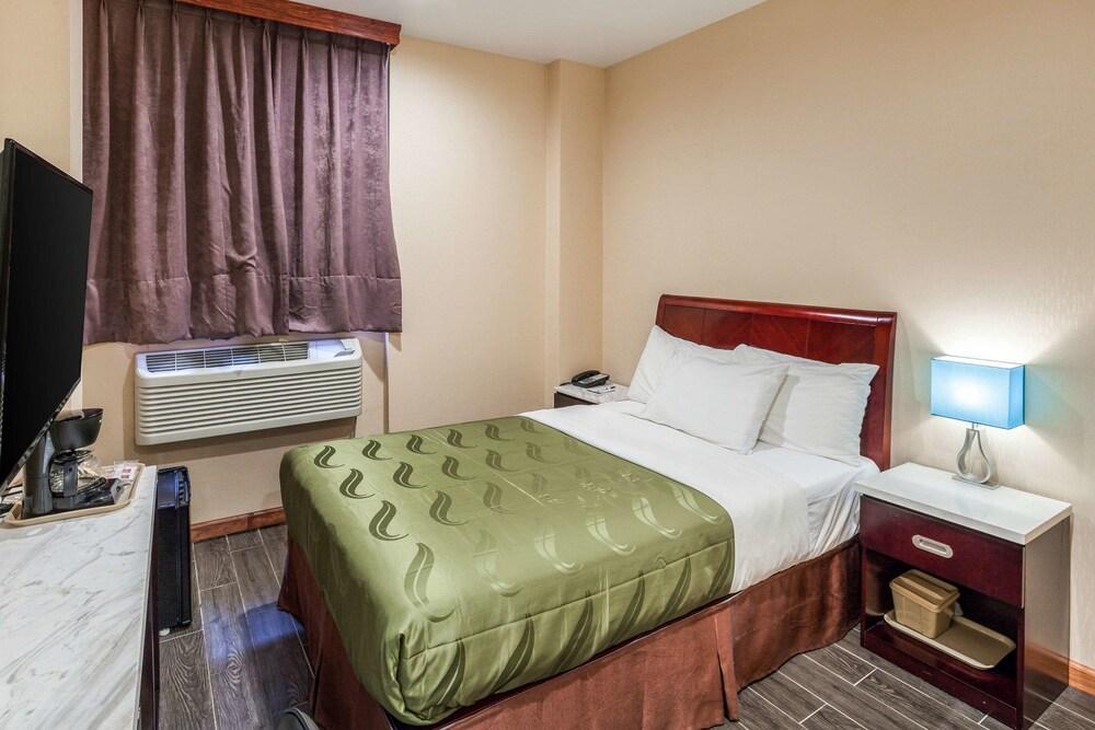 Quality Inn near Sunset Park Room Type - Room, 1 Double Bed, Non Smoking