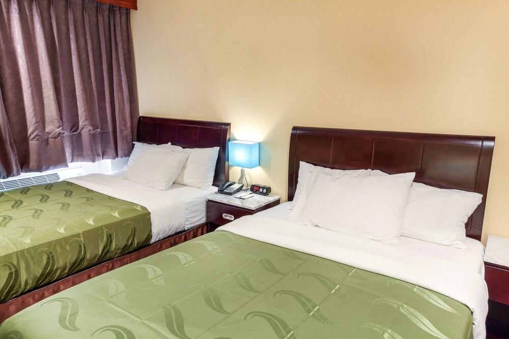 Quality Inn near Sunset Park Room Type - Standard Room, 2 Double Beds, Non Smoking