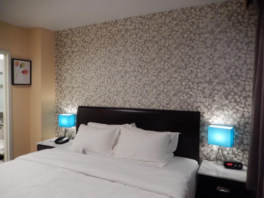 Quality Inn near Sunset Park Room Type - Standard Room, 1 King Bed, Non Smoking
