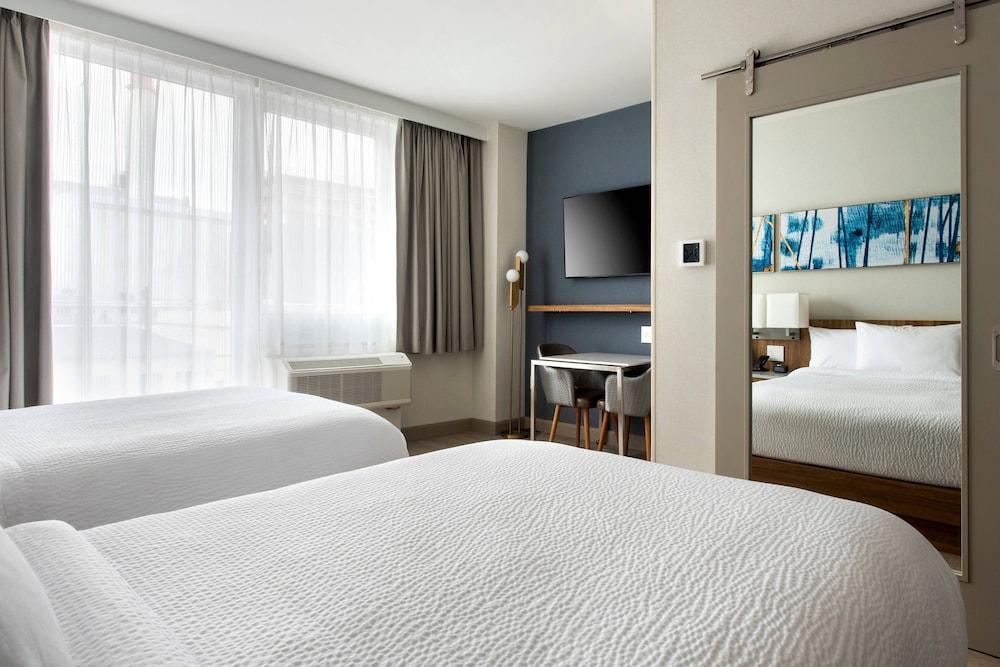 TownePlace Suites by Marriott New York Long Island City/Manhattan View - Tap to explore photos