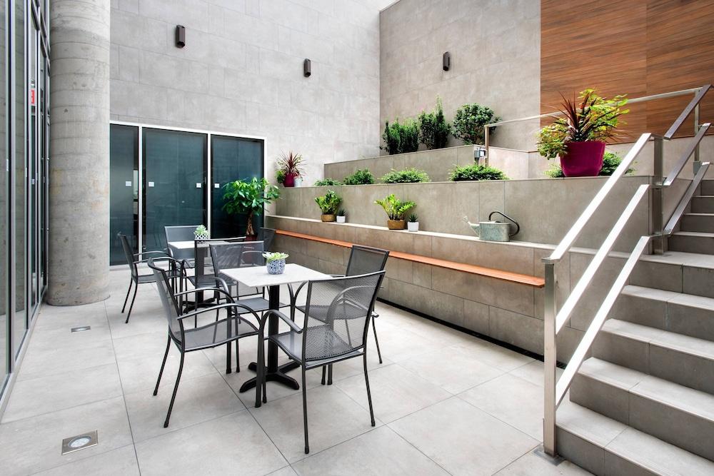 TownePlace Suites by Marriott New York Long Island City/Manhattan View - Tap to explore photos