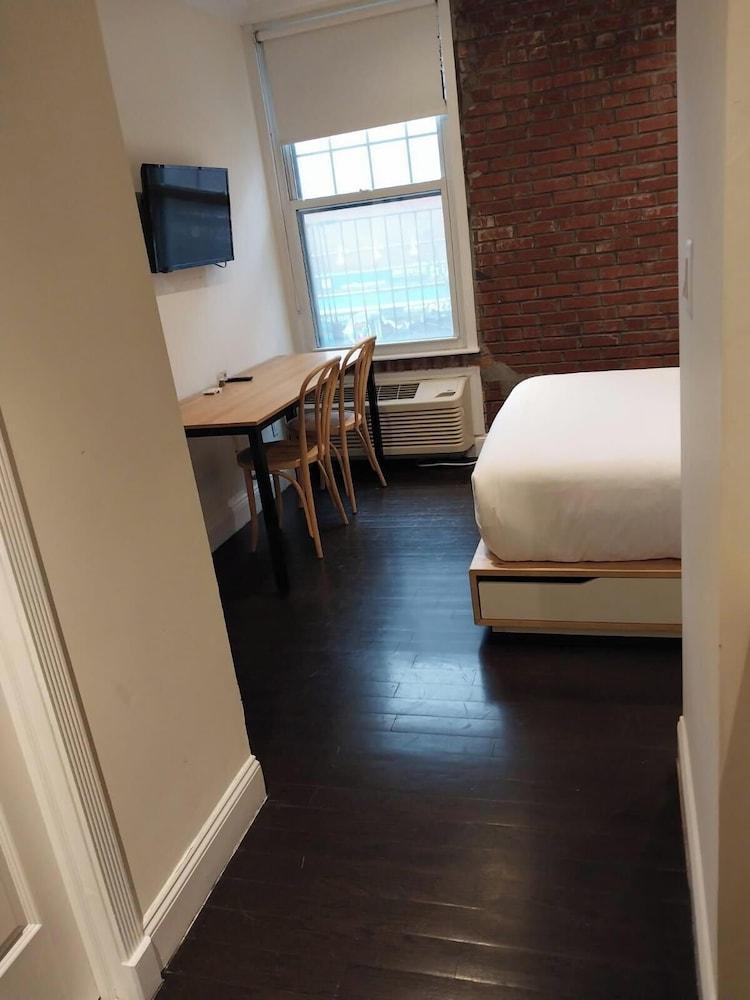East Village Hotel Room Type - Superior Double Room, 1 Queen Bed, Kitchenette