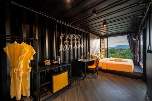 Hivetel Phuket Room Type - Superior King Room