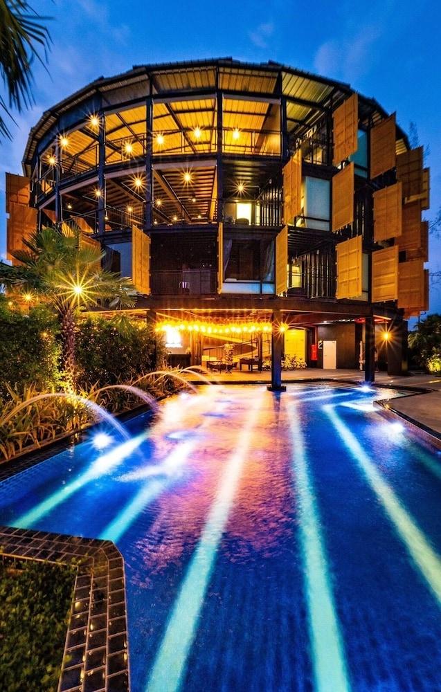 Hivetel Phuket - Tap to explore photos