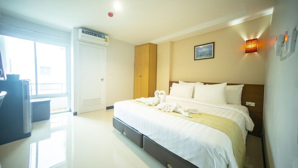 The Willing Hotel and Residence Room Type - Deluxe Room